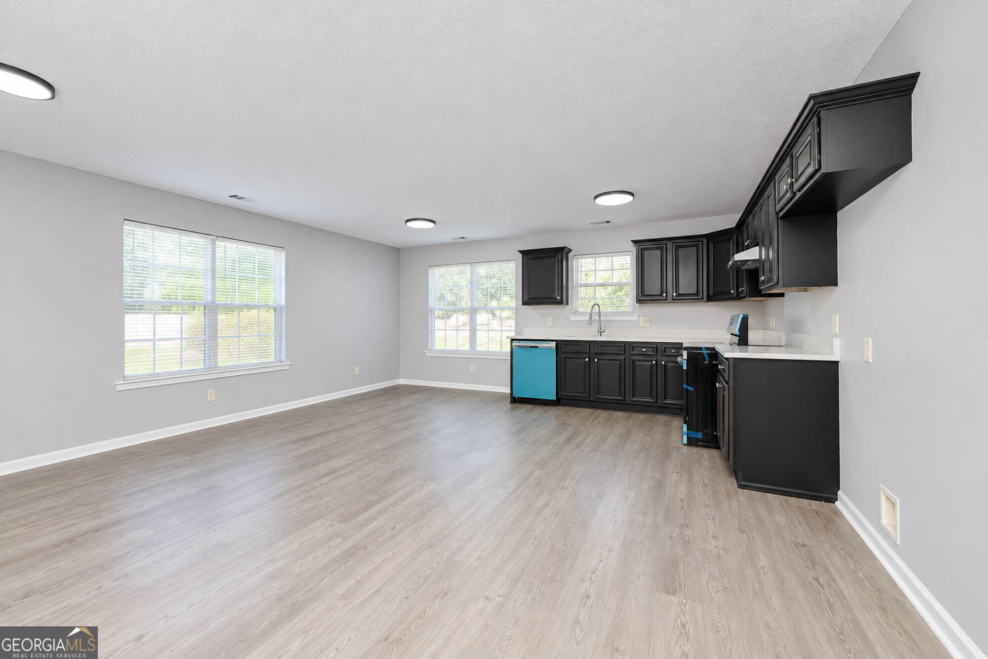 3 bedroom, 2 bathroom, 1,551 sq ft single family residence for sale at 216 Laurel Woods Drive, Warner Robins, GA 31088 — photo 6