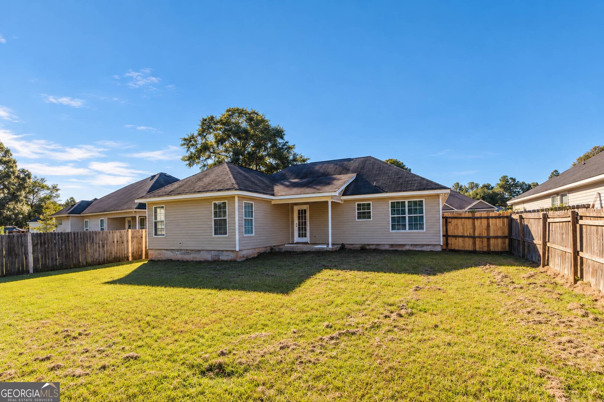 3 bedroom, 2 bathroom, 1,551 sq ft single family residence for sale at 216 Laurel Woods Drive, Warner Robins, GA 31088 — photo 3