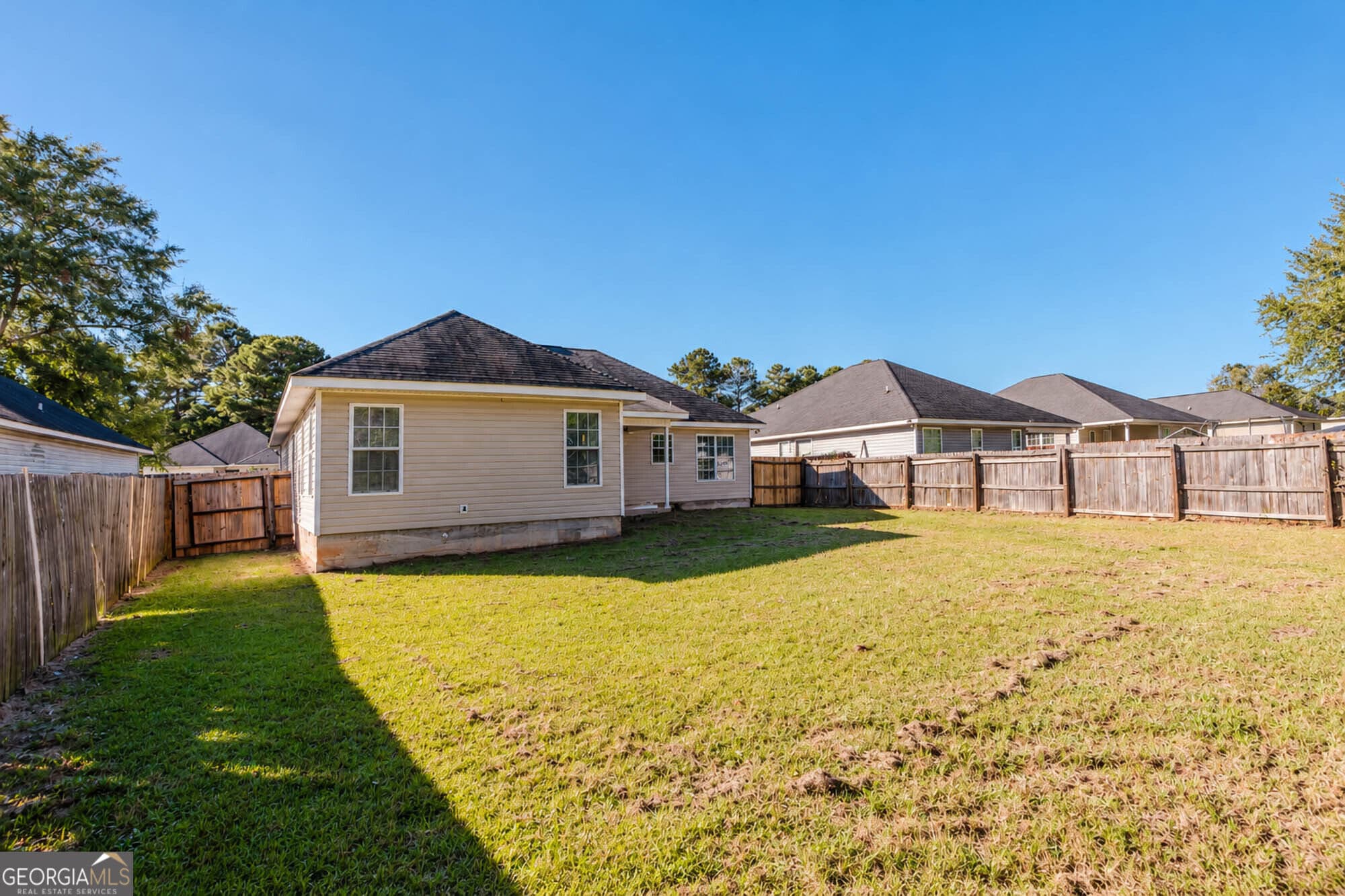 3 bedroom, 2 bathroom, 1,551 sq ft single family residence for sale at 216 Laurel Woods Drive, Warner Robins, GA 31088 — photo 4