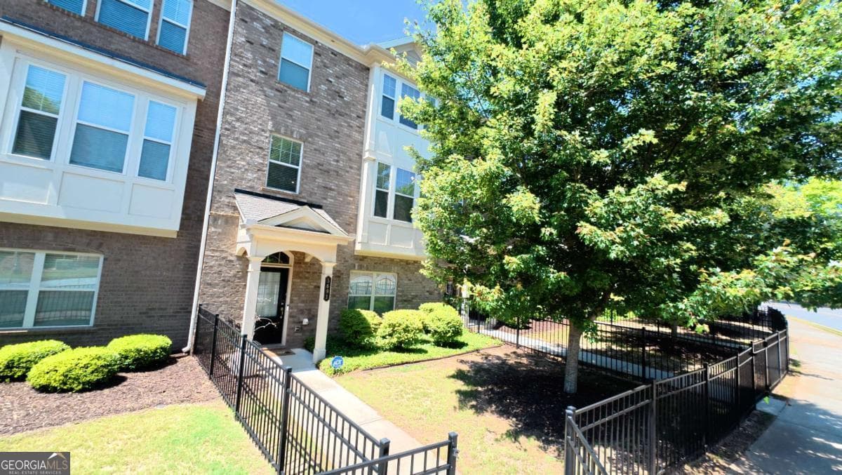 4 bedroom, 3.5 bathroom, 2,491 sq ft townhouse sold at 5691 Terrace Bend Way, Peachtree Corners, GA 30092