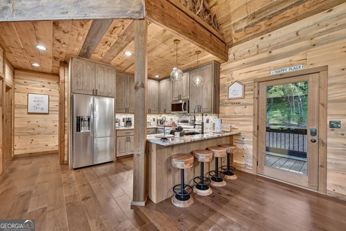 3 bedroom, 3 bathroom, 2,800 sq ft cabin,single family residence for sale at 93 Trails End, Epworth, GA 30541 — photo 2