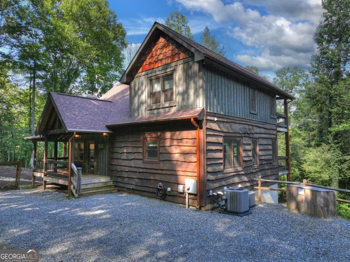 3 bedroom, 3 bathroom, 2,800 sq ft cabin,single family residence for sale at 93 Trails End, Epworth, GA 30541 — photo 6