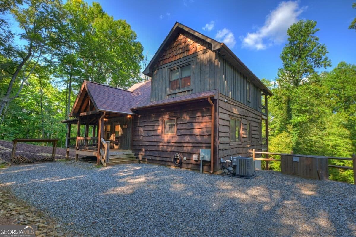 3 bedroom, 3 bathroom, 2,800 sq ft cabin,single family residence for sale at 93 Trails End, Epworth, GA 30541 — photo 1 of 81