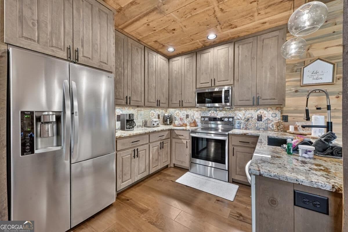 3 bedroom, 3 bathroom, 2,800 sq ft cabin,single family residence for sale at 93 Trails End, Epworth, GA 30541 — photo 10