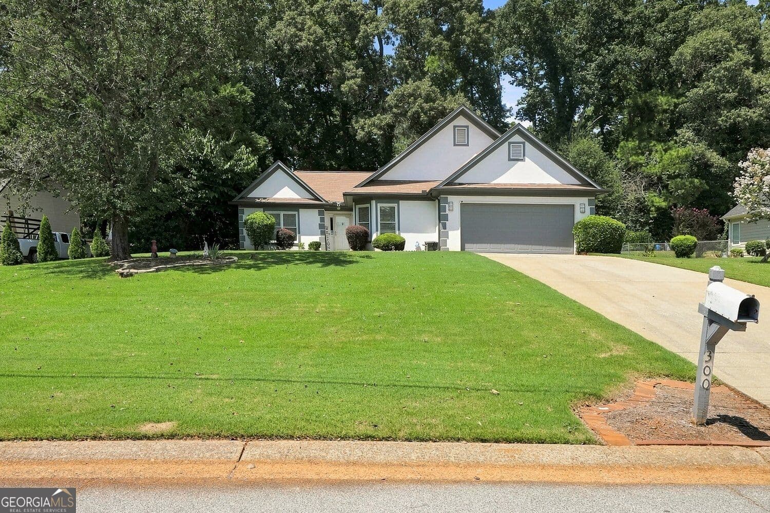 3 bedroom, 2 bathroom, 1,644 sq ft single family residence for sale at 300 Leigh Kay Drive, Lawrenceville, GA 30046 — photo 4