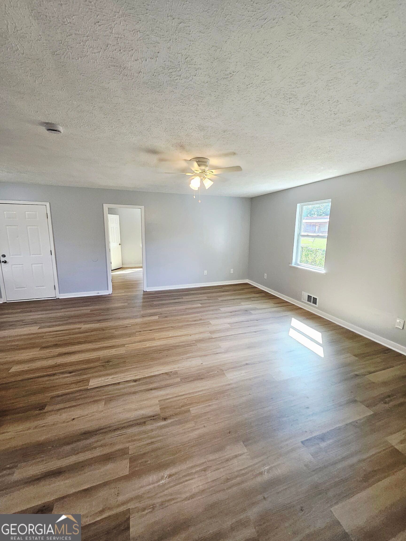 3 bedroom, 1 bathroom, 984 sq ft single family residence for sale at 225 W Tinsley Street, Griffin, GA 30223 — photo 6