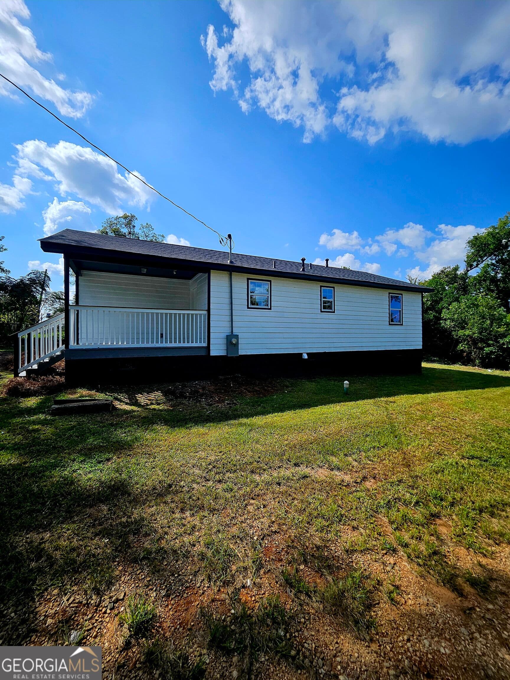 3 bedroom, 1 bathroom, 984 sq ft single family residence for sale at 225 W Tinsley Street, Griffin, GA 30223 — photo 1 of 17