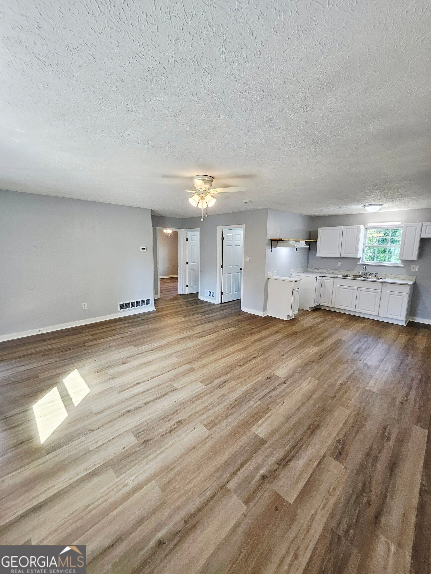 3 bedroom, 1 bathroom, 984 sq ft single family residence for sale at 225 W Tinsley Street, Griffin, GA 30223 — photo 9