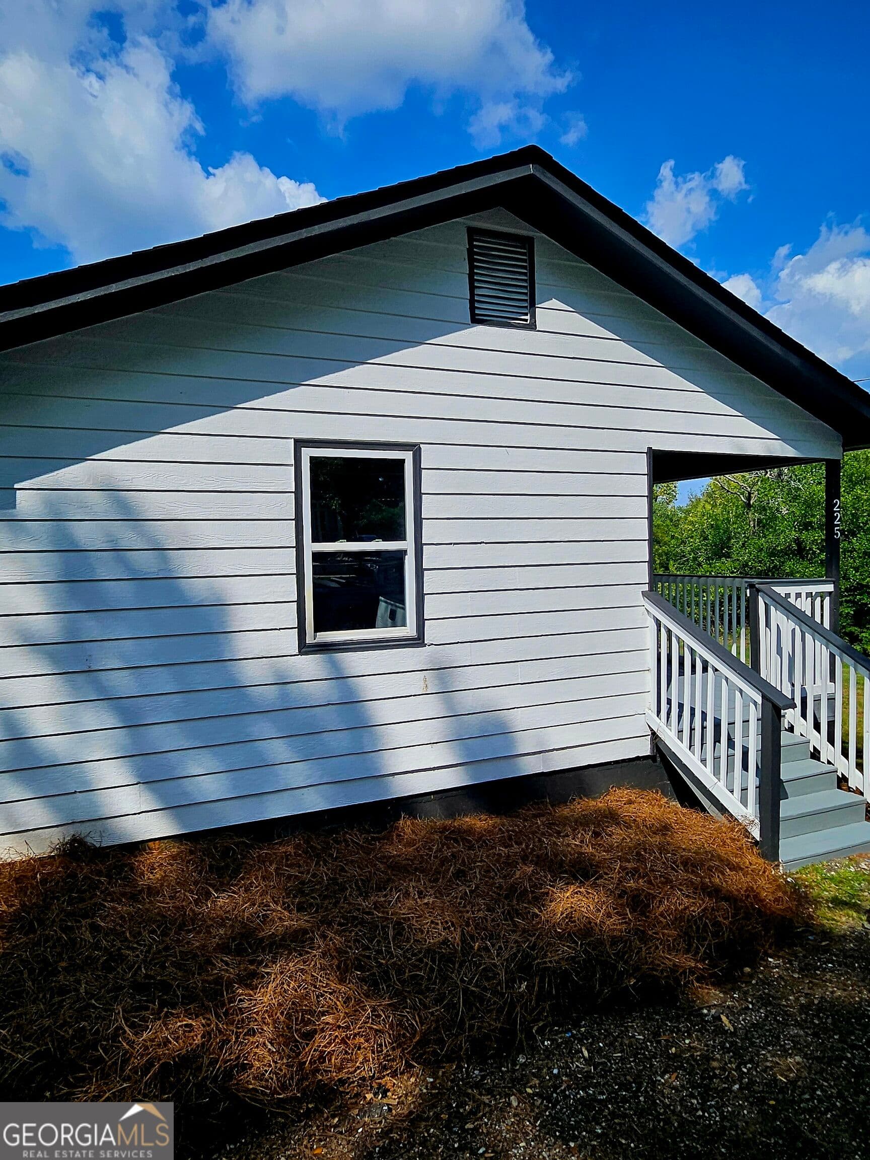3 bedroom, 1 bathroom, 984 sq ft single family residence for sale at 225 W Tinsley Street, Griffin, GA 30223 — photo 4