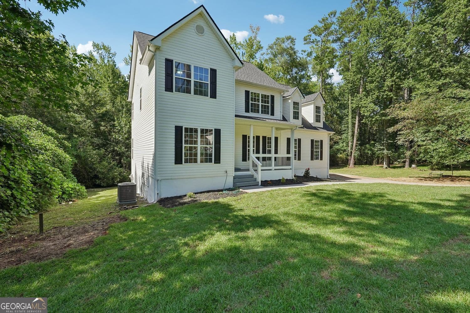 4 bedroom, 2.5 bathroom, 2,716 sq ft single family residence for sale at 161 Lake Ridge Drive, Newnan, GA 30263 — photo 3