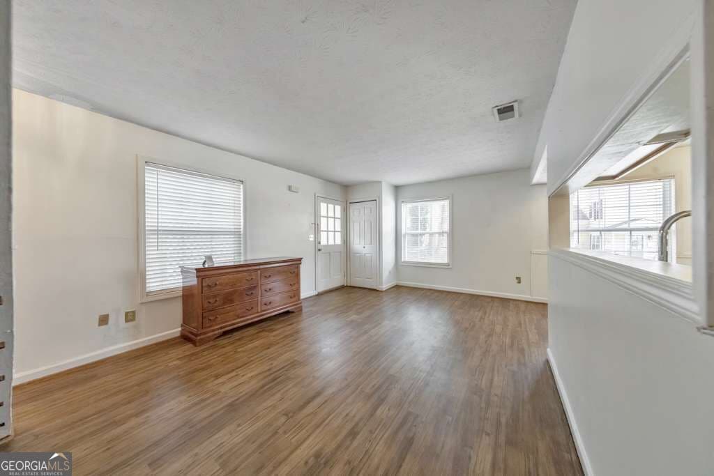 2 bedroom, 1 bathroom, 969 sq ft condominium for sale at 1313 Surrey Lane, Marietta, GA 30008 — photo 5