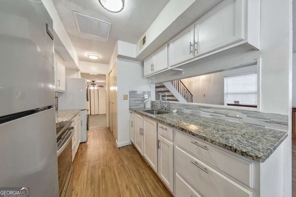2 bedroom, 1 bathroom, 969 sq ft condominium for sale at 1313 Surrey Lane, Marietta, GA 30008 — photo 9