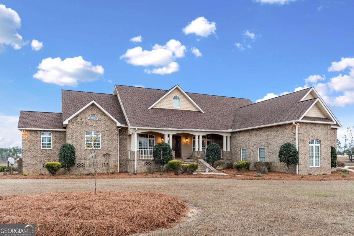 4 bedroom, 4.5 bathroom, 6,044 sq ft single family residence for sale at 42 Claxton Road, Hazlehurst, GA 31539 — photo 2
