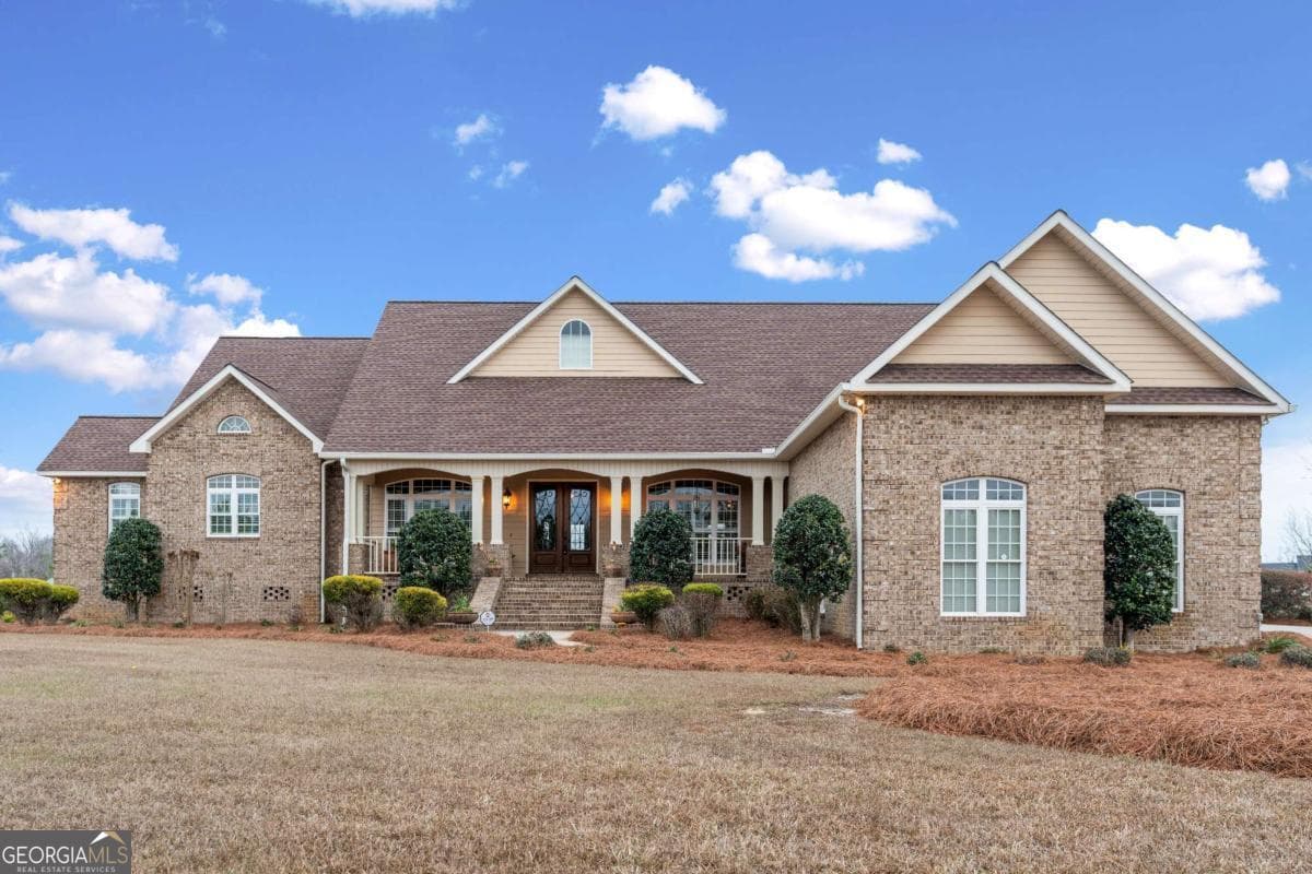 4 bedroom, 4.5 bathroom, 6,044 sq ft single family residence for sale at 42 Claxton Road, Hazlehurst, GA 31539
