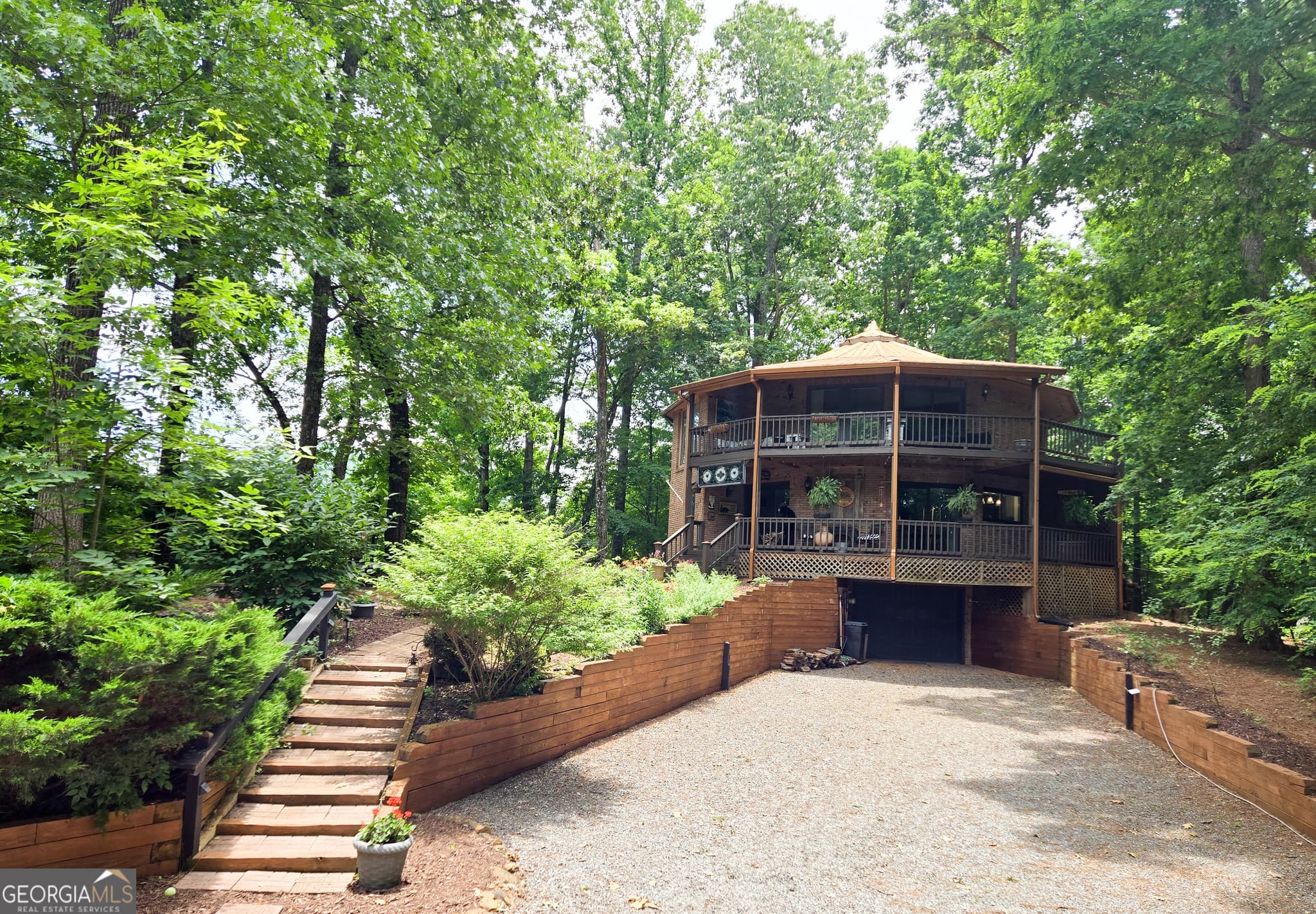 2 bedroom, 2 bathroom, 2,430 sq ft single family residence for sale at 1900 Long Ridge Road, Hiawassee, GA 30546 — photo 1 of 30