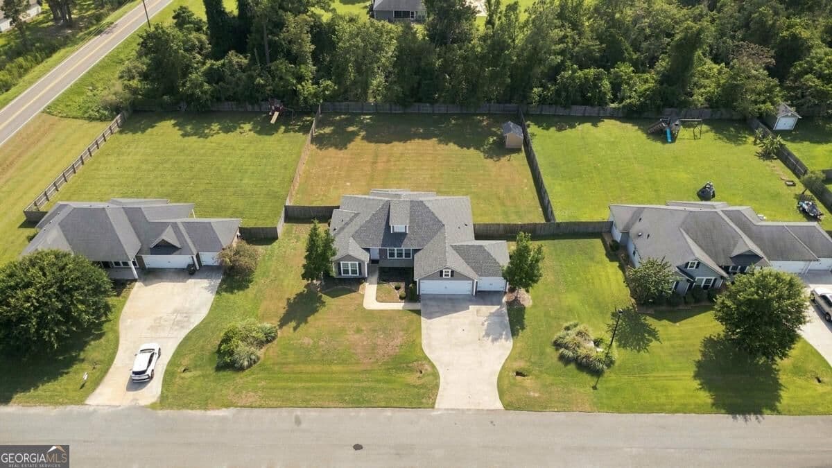4 bedroom, 2 bathroom, 1,768 sq ft single family residence under contract at 7 Colt Drive, Lakeland, GA 31635 — photo 7