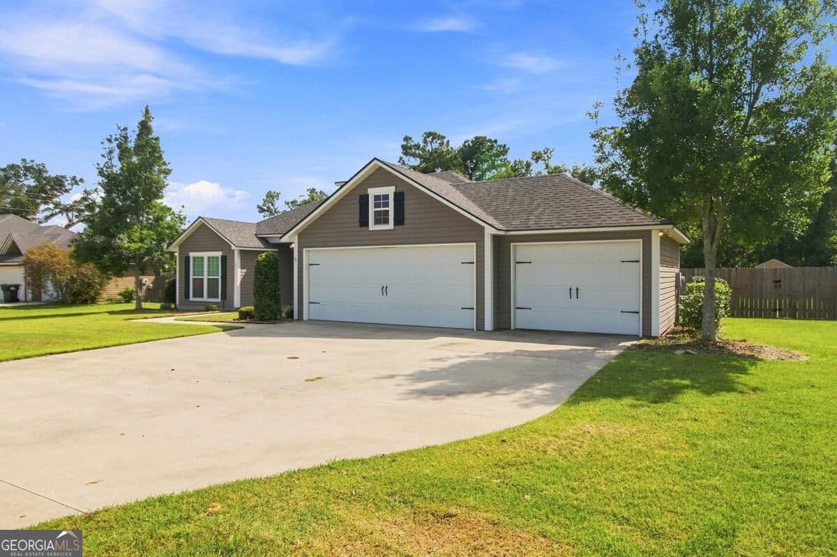 4 bedroom, 2 bathroom, 1,768 sq ft single family residence under contract at 7 Colt Drive, Lakeland, GA 31635 — photo 3