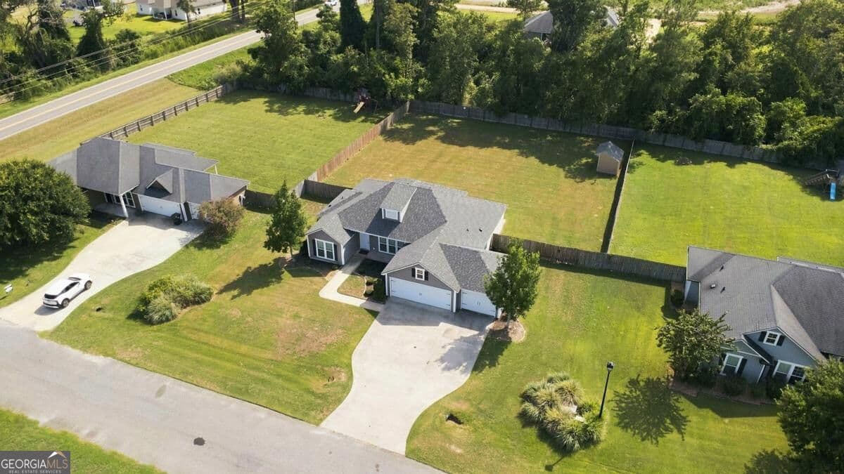 4 bedroom, 2 bathroom, 1,768 sq ft single family residence under contract at 7 Colt Drive, Lakeland, GA 31635 — photo 5