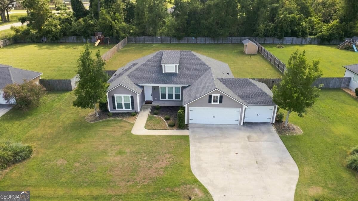4 bedroom, 2 bathroom, 1,768 sq ft single family residence under contract at 7 Colt Drive, Lakeland, GA 31635 — photo 4