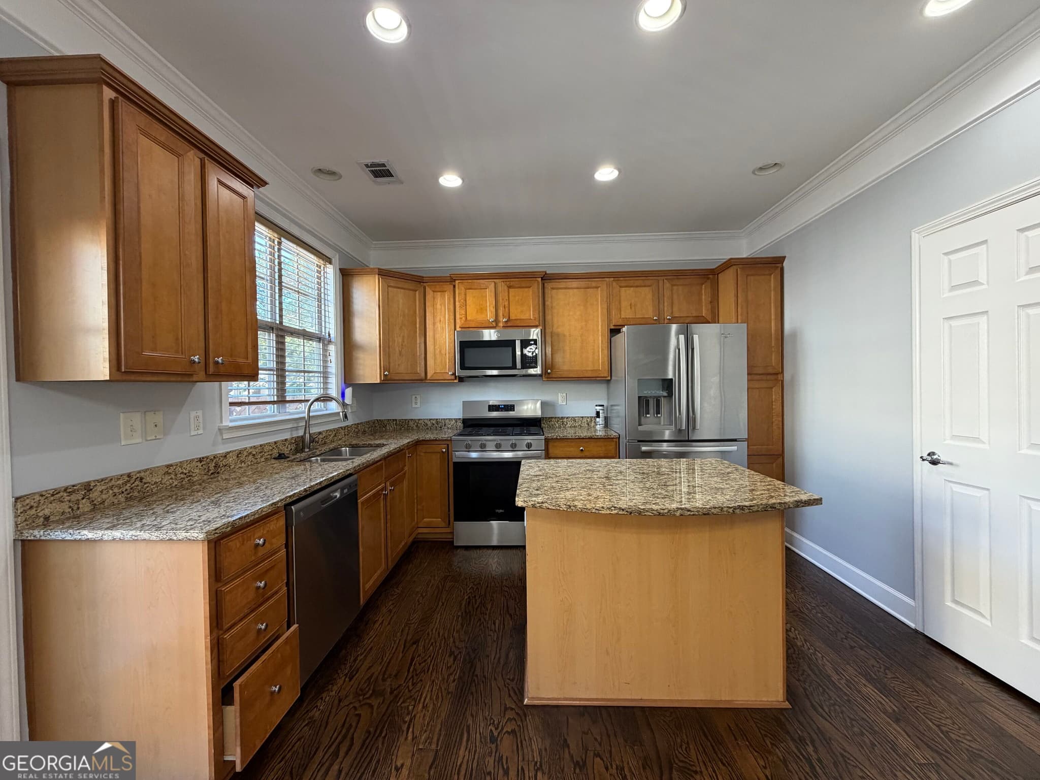 3 bedroom, 3.5 bathroom, 1,864 sq ft townhouse for rent at 2275 Millhaven Street, Smyrna, GA 30080 for $2,700 a month — photo 8