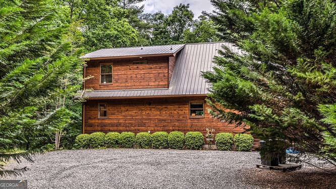 3 bedroom, 3.5 bathroom, 2,620 sq ft cabin,single family residence for sale at 395 Mill Creek Acres, Blue Ridge, GA 30513 — photo 5