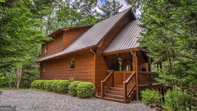 3 bedroom, 3.5 bathroom, 2,620 sq ft cabin,single family residence for sale at 395 Mill Creek Acres, Blue Ridge, GA 30513 — photo 4