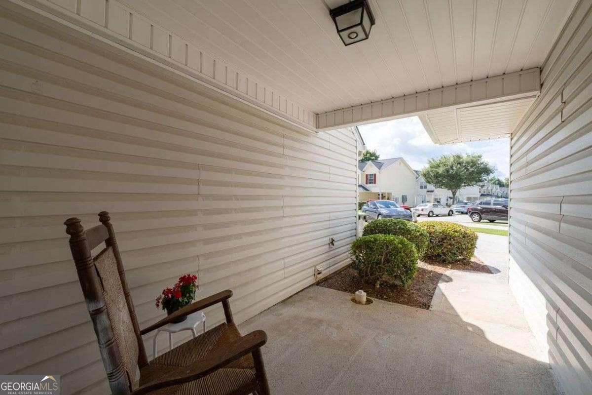 3 bedroom, 2.5 bathroom, 1,212 sq ft townhouse for sale at 6995 Gallant Circle 6, Mableton, GA 30126 — photo 5