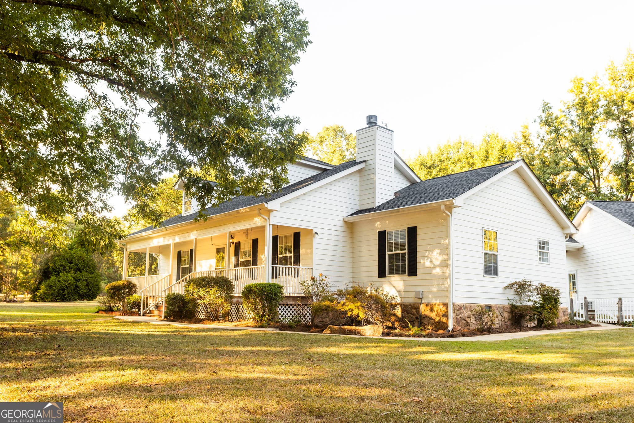4 bedroom, 3 bathroom, 2,480 sq ft single family residence for sale at 1650 Pierce Dairy Road, Madison, GA 30650 — photo 2