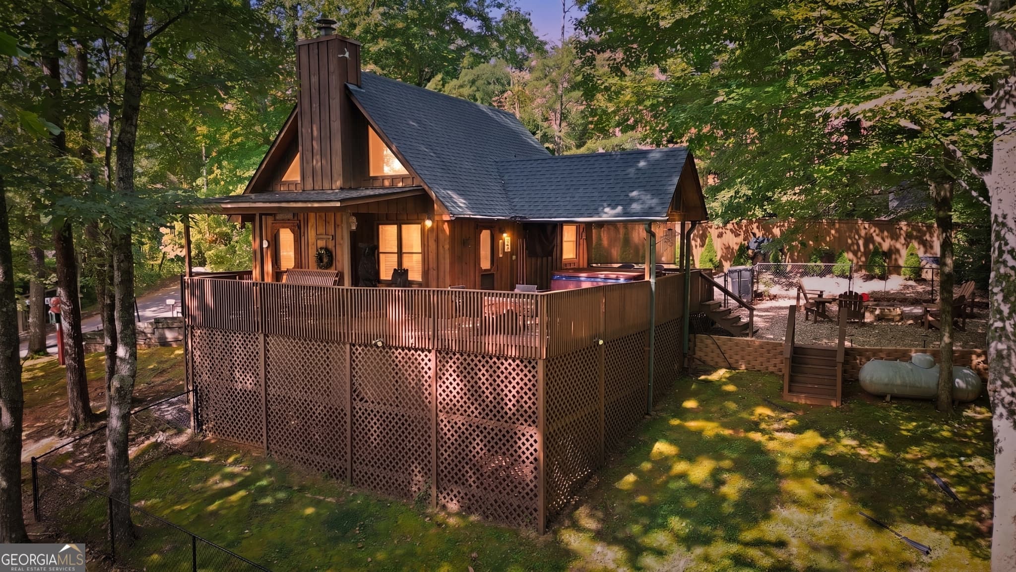 1 bedroom, 1 bathroom, 600 sq ft cabin,single family residence sold at 8 Waldheim Strasse Street, Helen, GA 30545