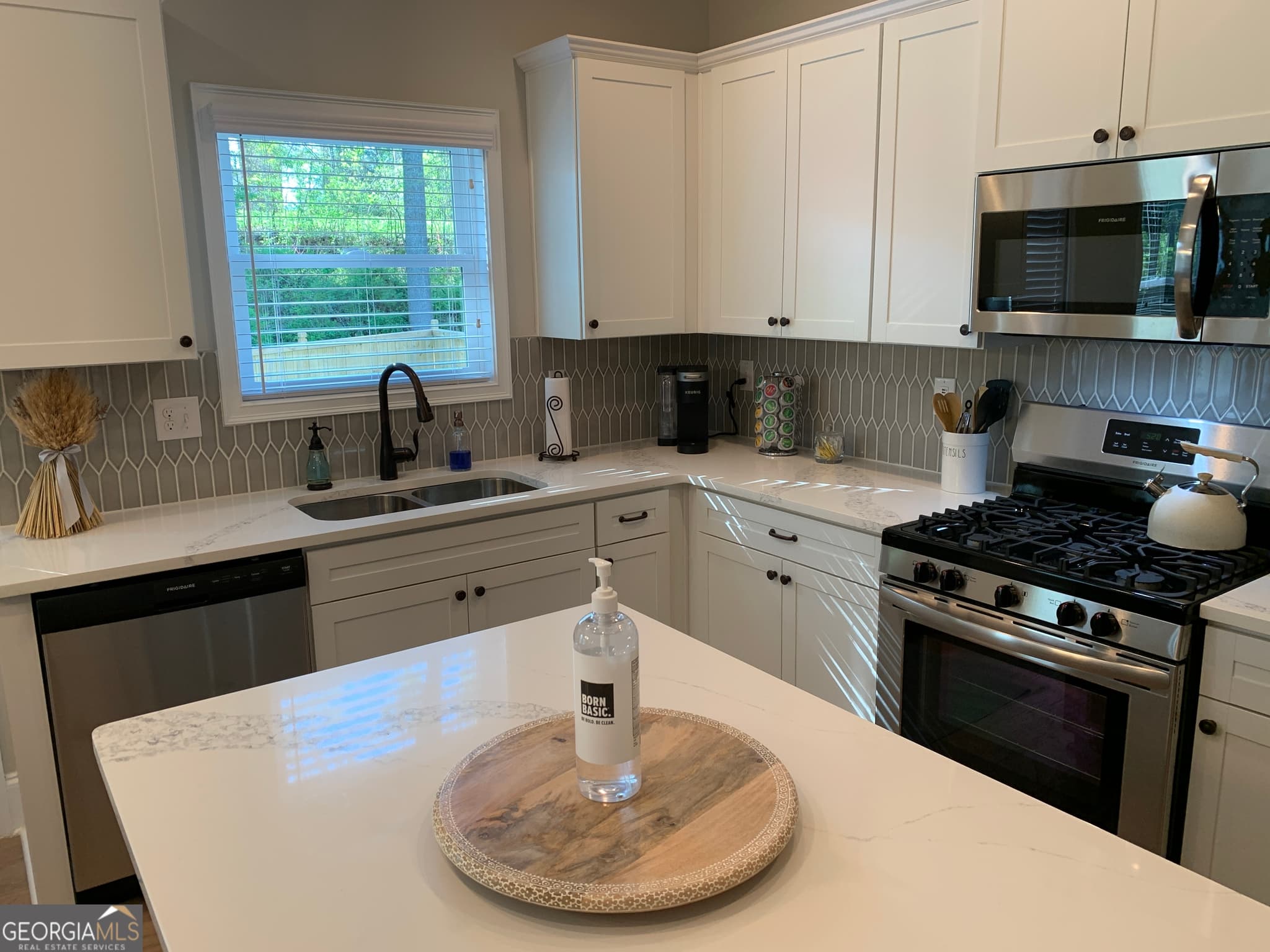 4 bedroom, 2.5 bathroom single family residence for rent at 4230 Old Cherokee Street, Acworth, GA 30101 for $5,724 a month — photo 4