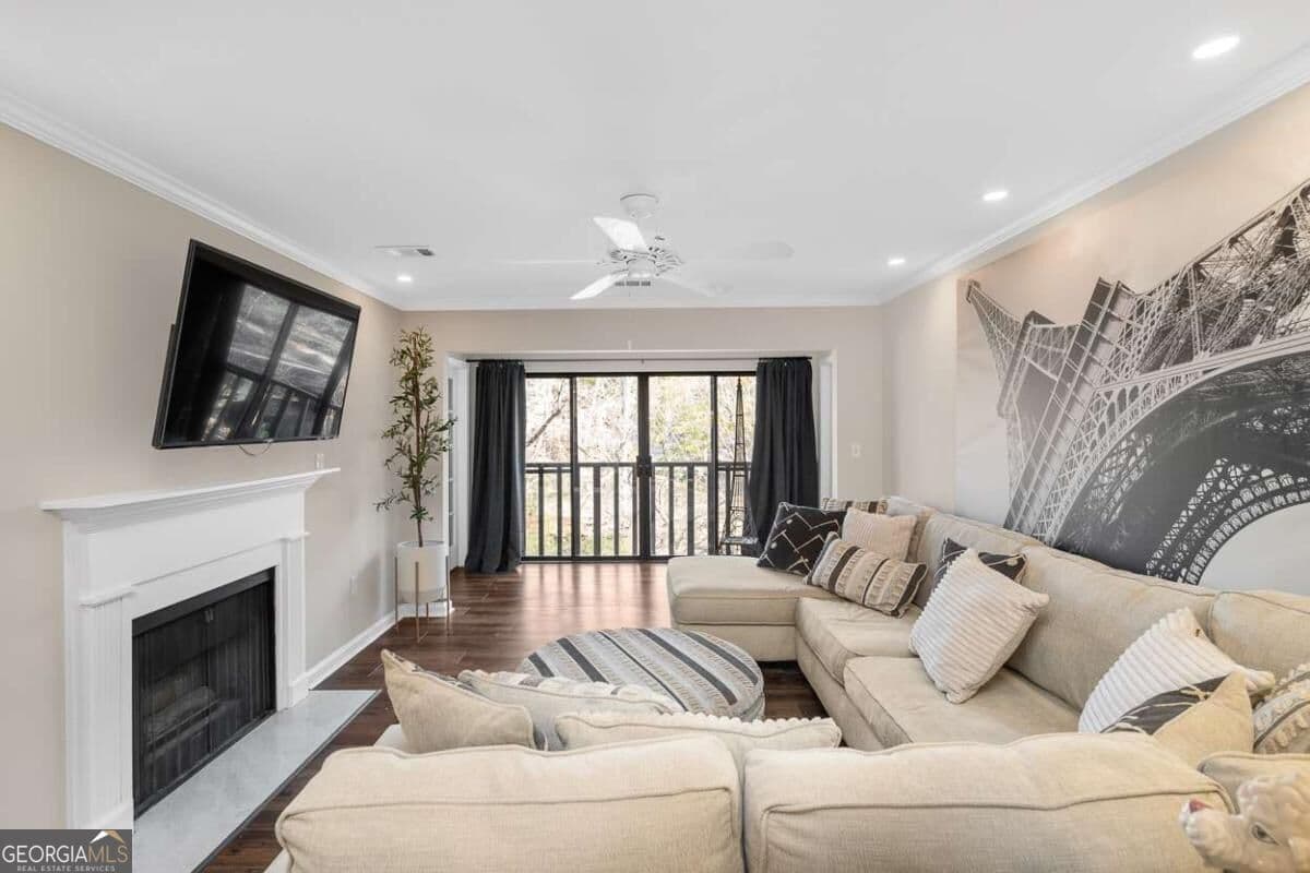 2 bedroom, 2 bathroom, 1,224 sq ft condominium for sale at 23103 Plantation Drive 103, Atlanta, GA 30324 — photo 3