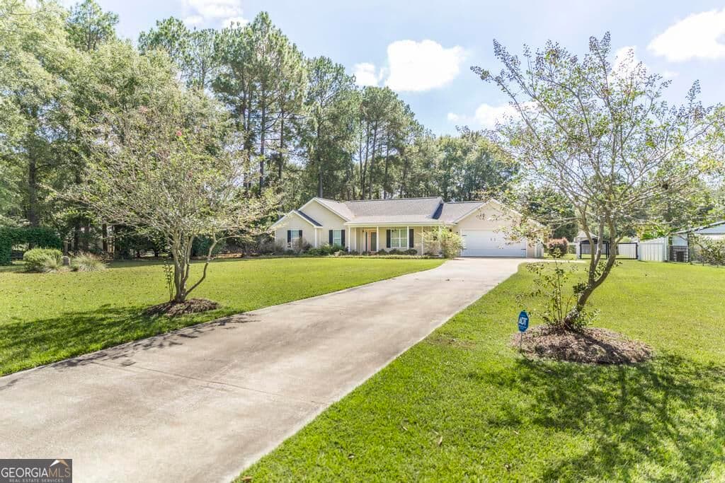 3 bedroom, 2 bathroom, 1,495 sq ft single family residence under contract at 461 Columbus Highway, Hawkinsville, GA 31036 — photo 2