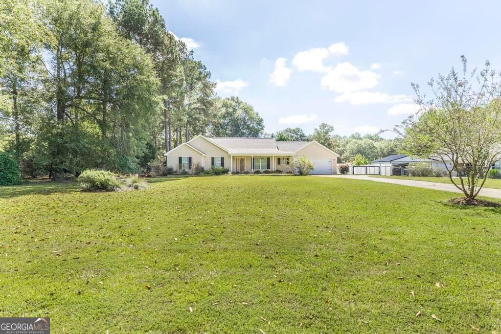 3 bedroom, 2 bathroom, 1,495 sq ft single family residence under contract at 461 Columbus Highway, Hawkinsville, GA 31036 — photo 3