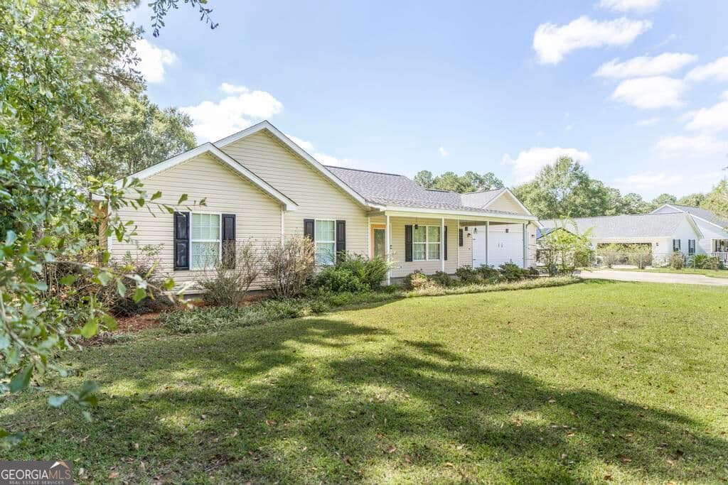 3 bedroom, 2 bathroom, 1,495 sq ft single family residence under contract at 461 Columbus Highway, Hawkinsville, GA 31036 — photo 4