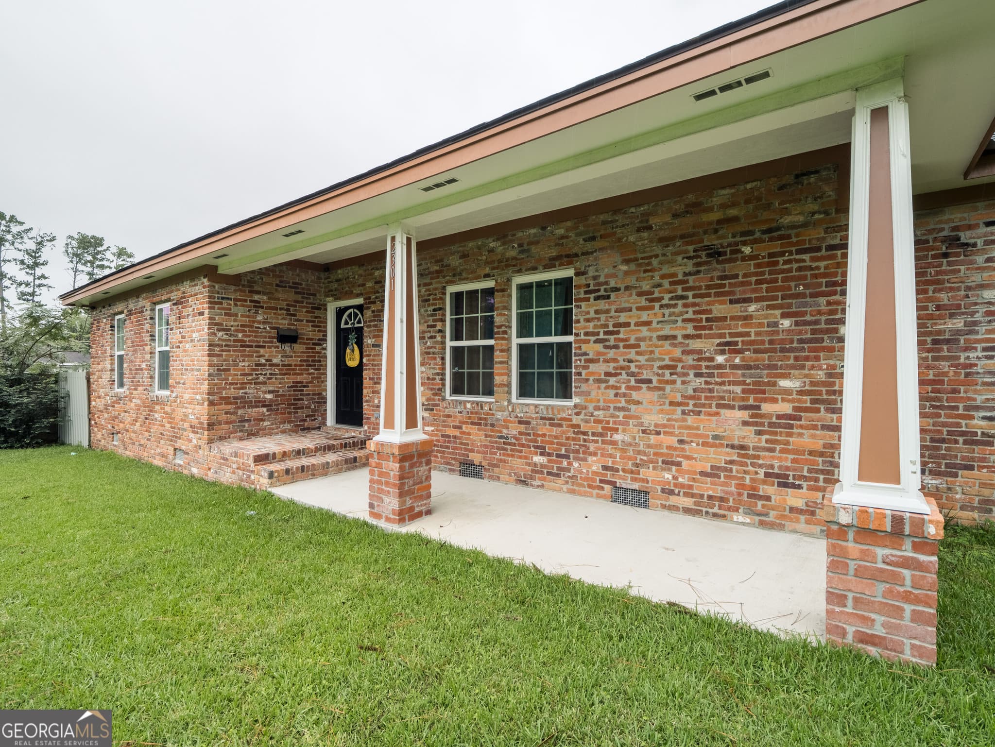 3 bedroom, 2 bathroom, 1,919 sq ft single family residence for sale at 2301 Azalea Drive, Valdosta, GA 31602 — photo 2