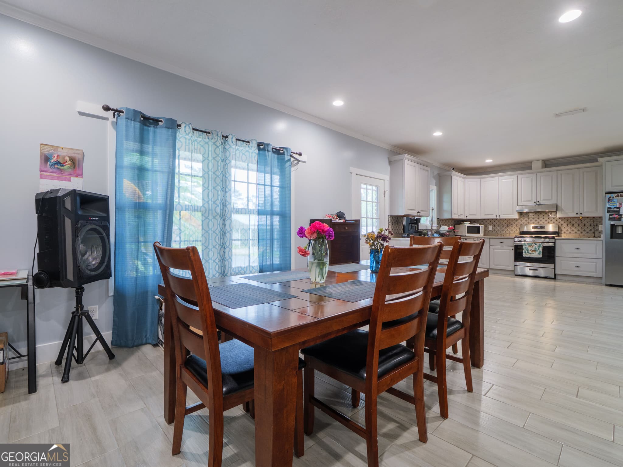 3 bedroom, 2 bathroom, 1,919 sq ft single family residence for sale at 2301 Azalea Drive, Valdosta, GA 31602 — photo 7