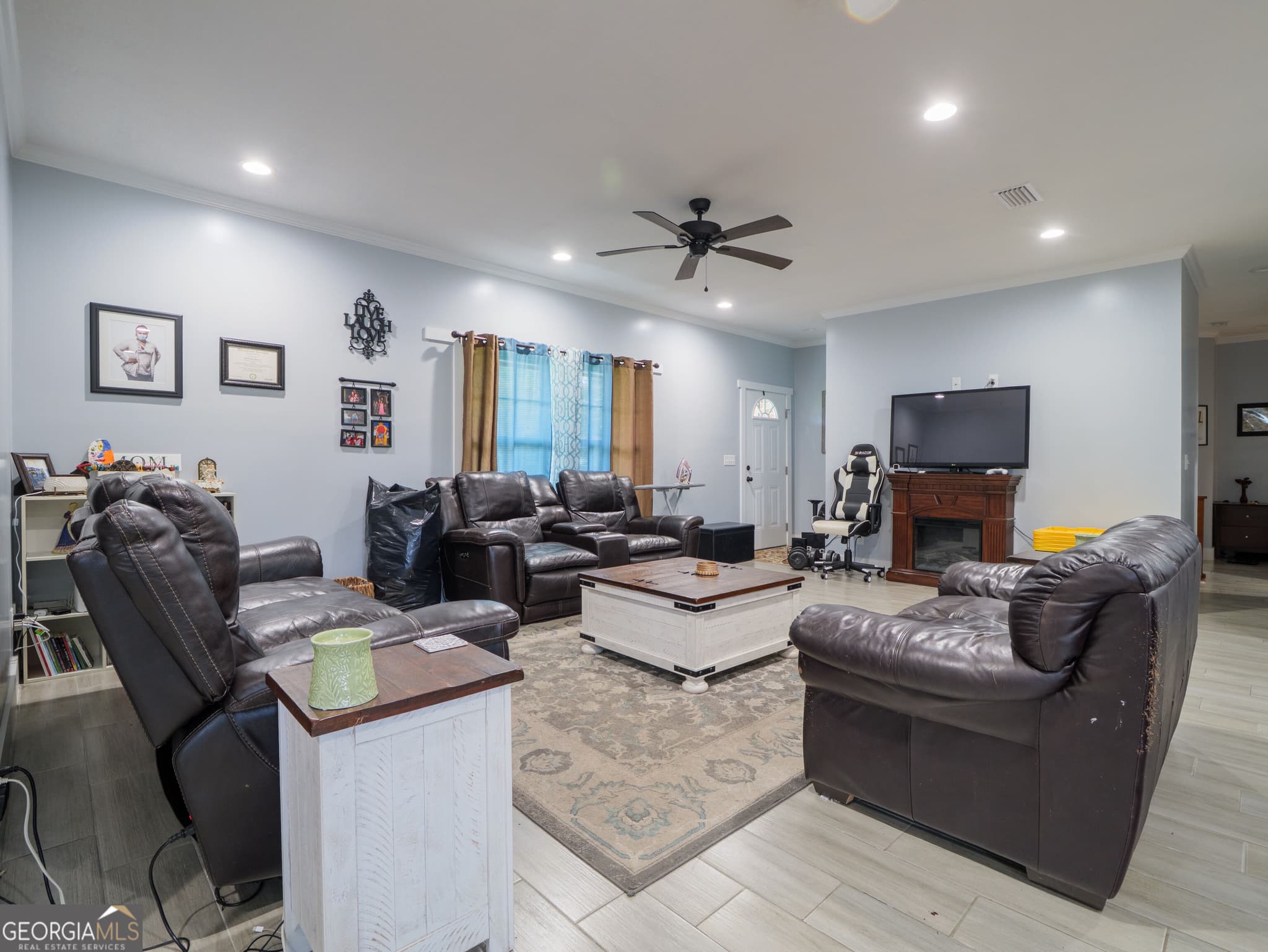 3 bedroom, 2 bathroom, 1,919 sq ft single family residence for sale at 2301 Azalea Drive, Valdosta, GA 31602 — photo 4