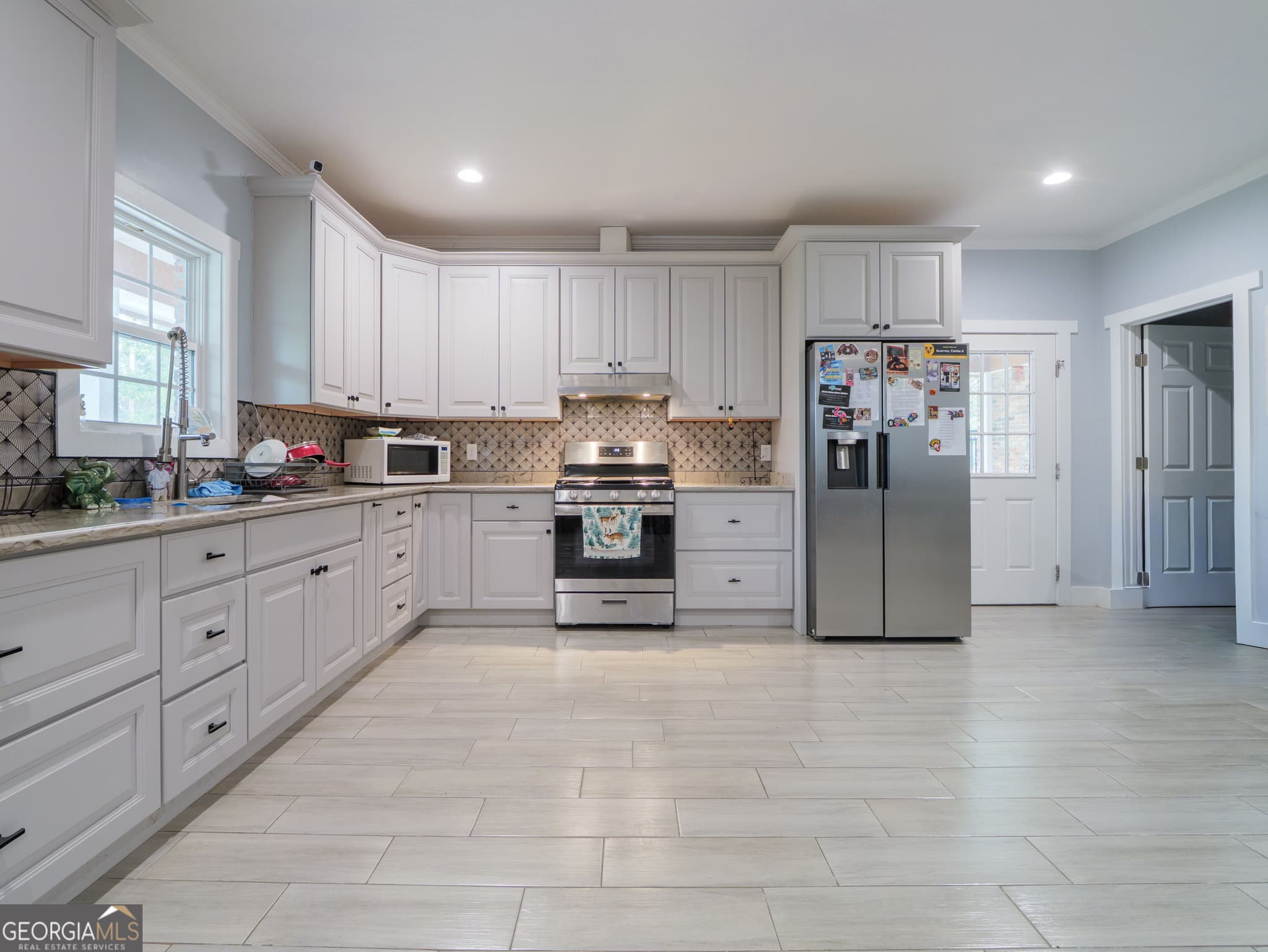 3 bedroom, 2 bathroom, 1,919 sq ft single family residence for sale at 2301 Azalea Drive, Valdosta, GA 31602 — photo 8