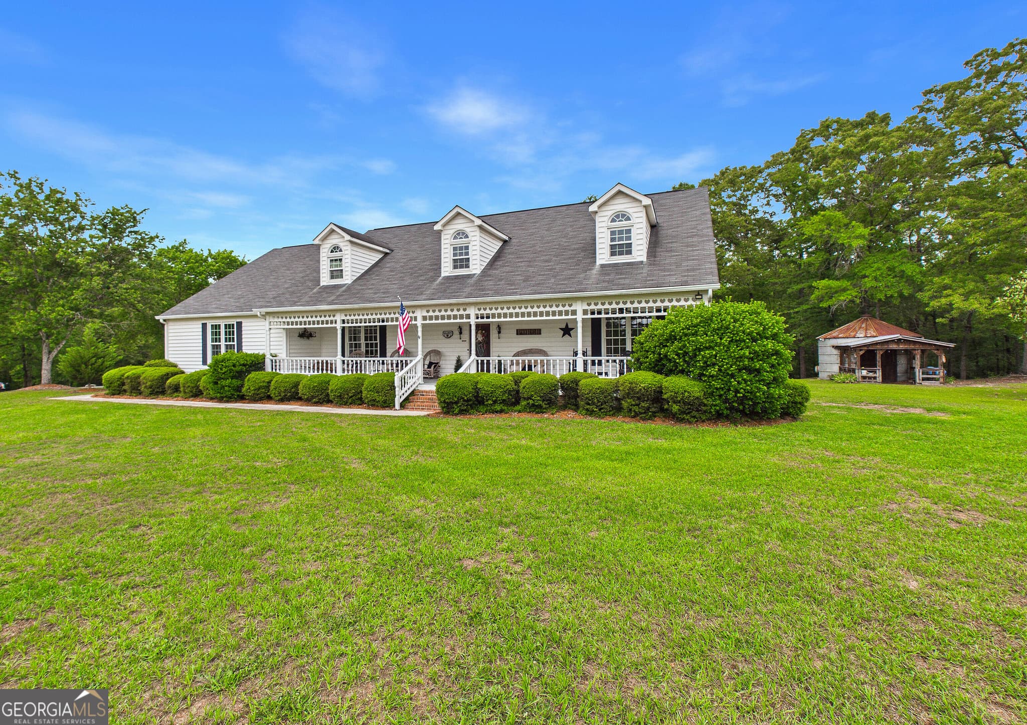 4 bedroom, 4 bathroom, 4,158 sq ft single family residence for sale at 5771 Rogers Road, Lizella, GA 31052 — photo 2