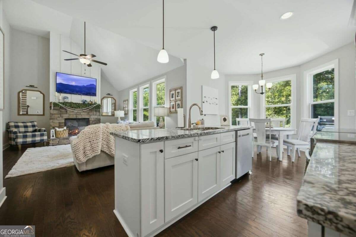 5 bedroom, 3.5 bathroom, 3,252 sq ft single family residence for sale at 25 Griffin Mill Drive, Cartersville, GA 30120 — photo 9