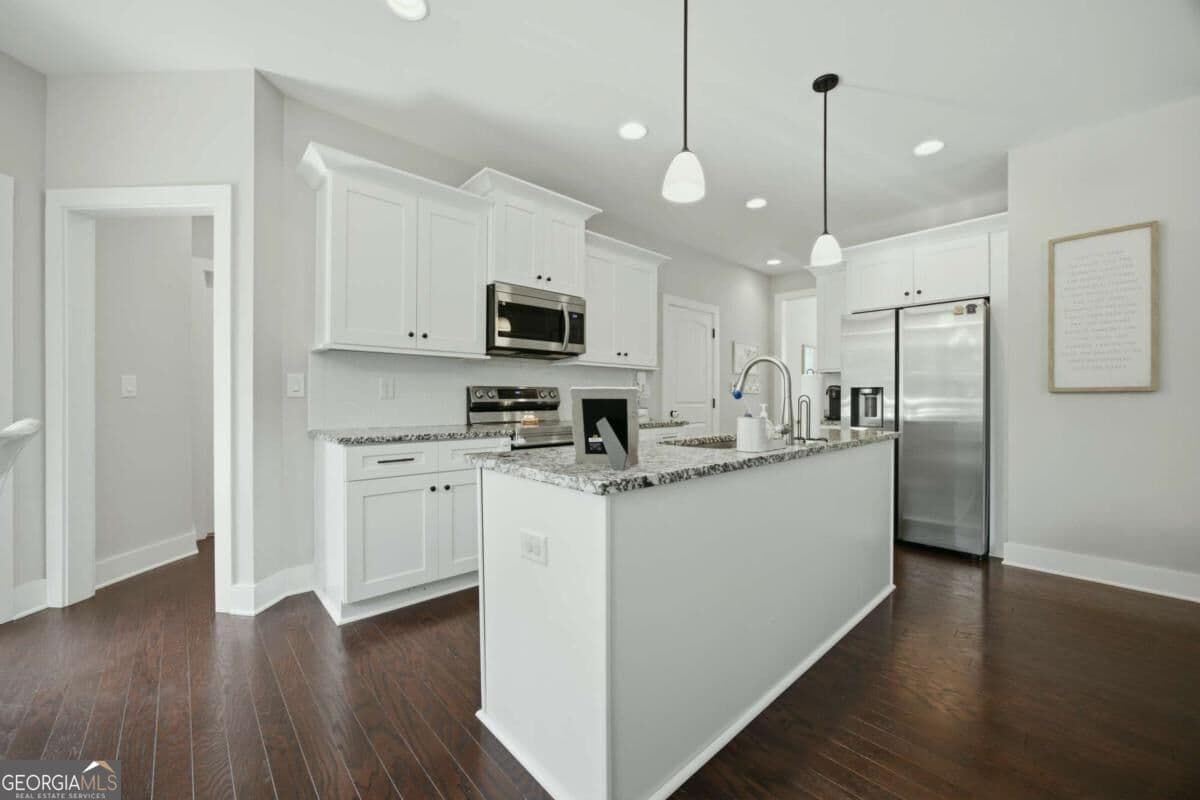 5 bedroom, 3.5 bathroom, 3,252 sq ft single family residence for sale at 25 Griffin Mill Drive, Cartersville, GA 30120 — photo 8