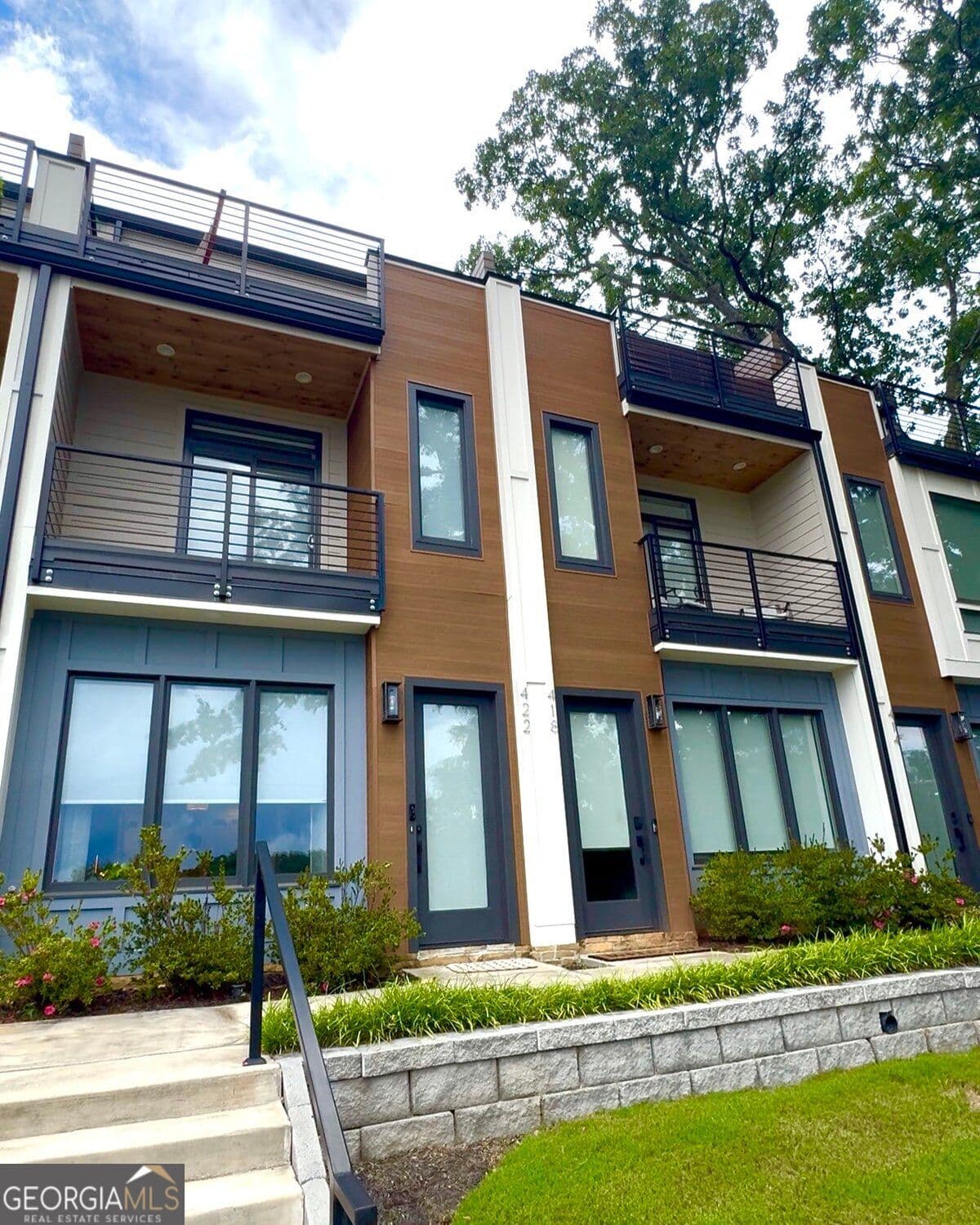 4 bedroom, 4.5 bathroom, 2,814 sq ft townhouse for sale at 422 Forrest Avenue, Gainesville, GA 30501