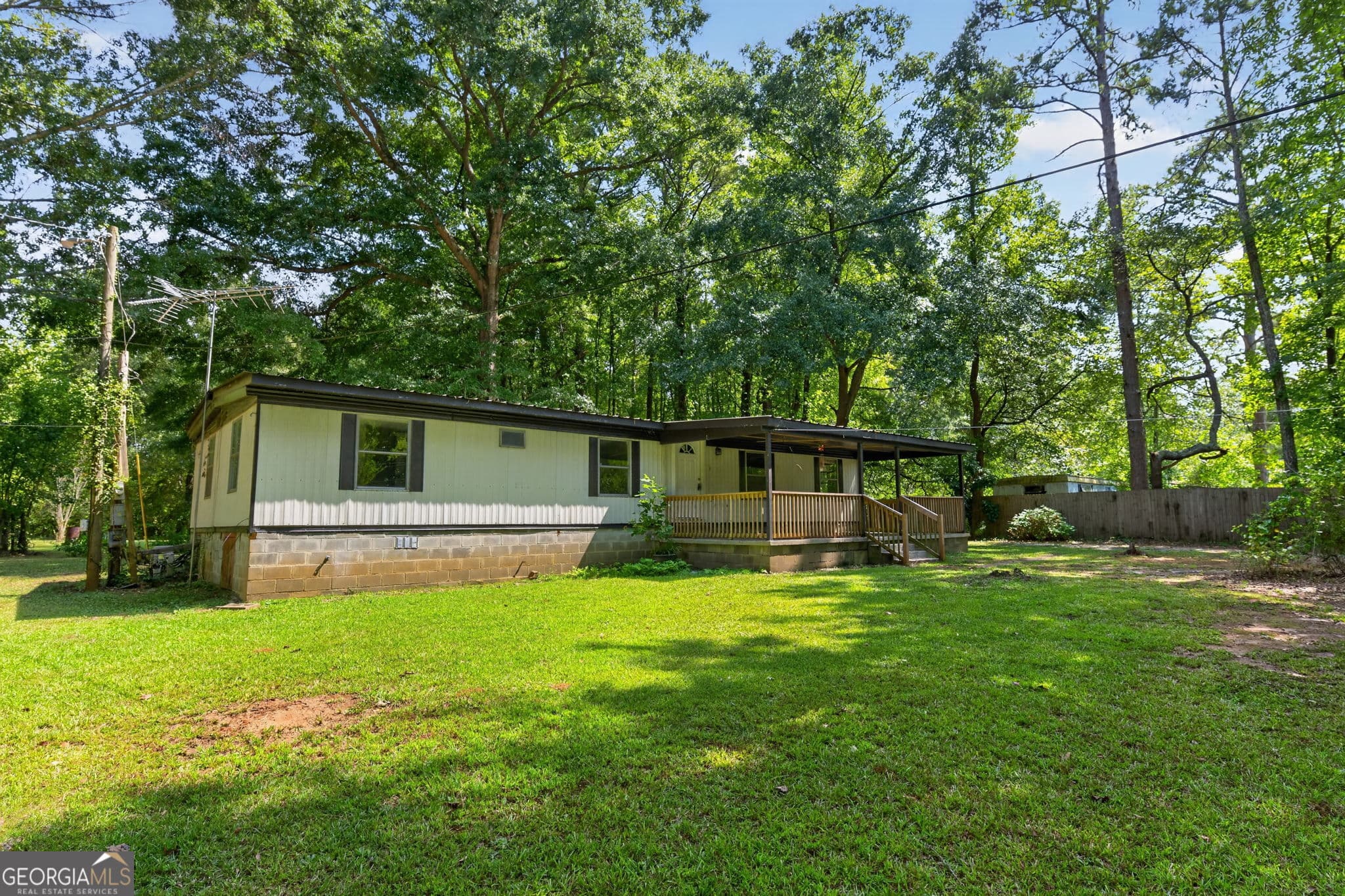 4 bedroom, 2.5 bathroom, 1,440 sq ft single family residence under contract at 135 White Oak Road, Newnan, GA 30265 — photo 2