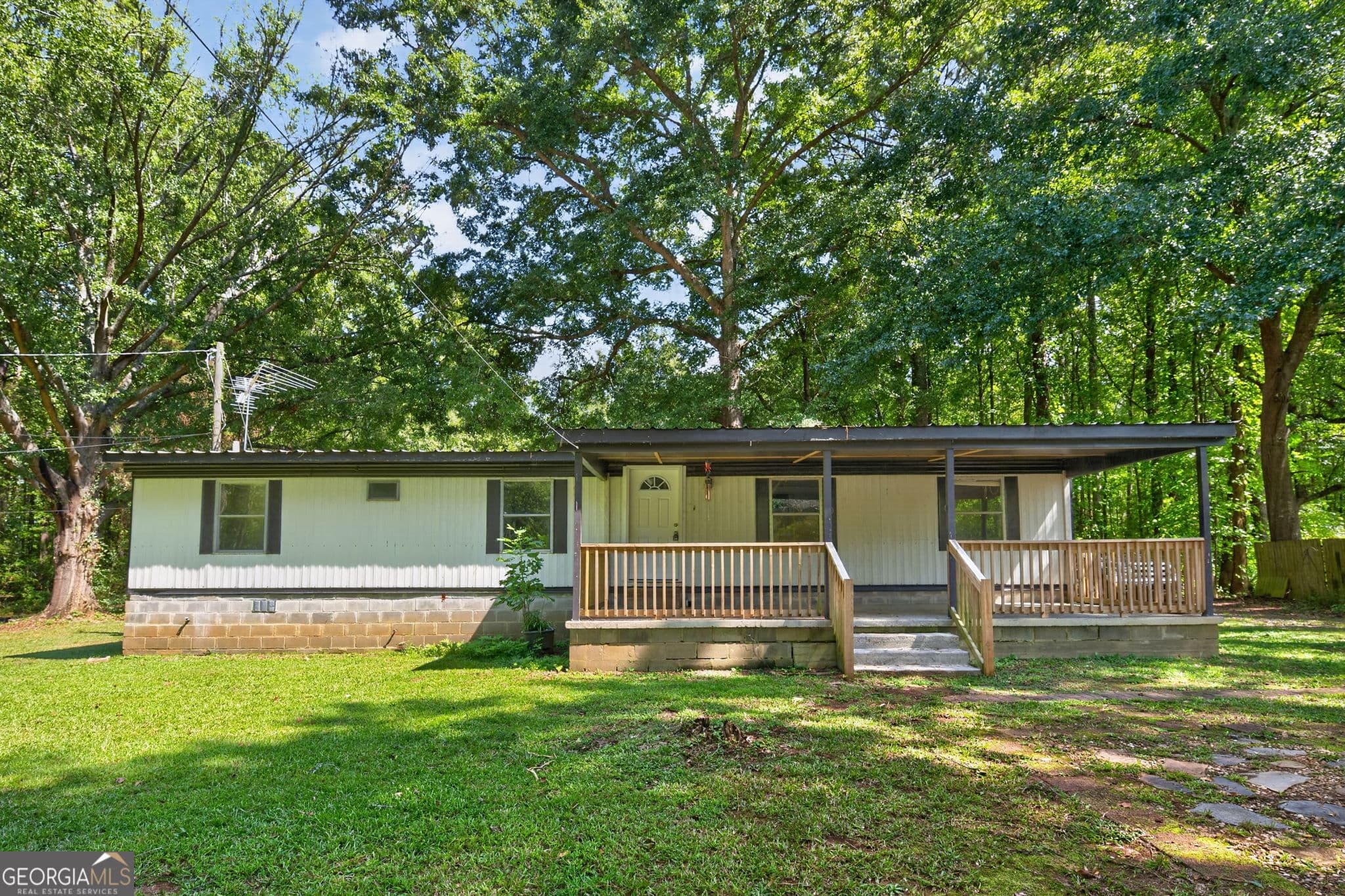 4 bedroom, 2.5 bathroom, 1,440 sq ft single family residence for sale at 135 White Oak Road, Newnan, GA 30265