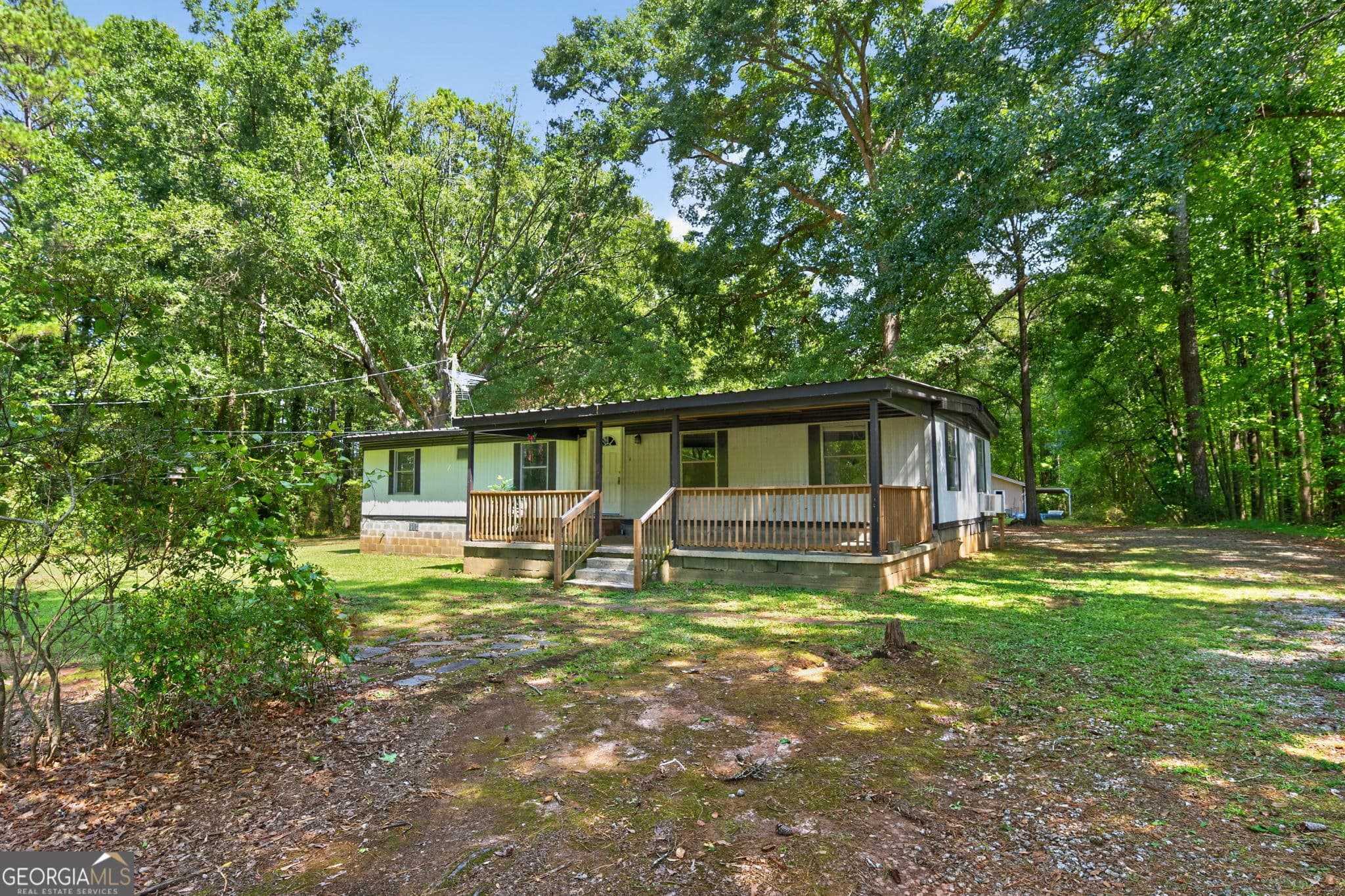 4 bedroom, 2.5 bathroom, 1,440 sq ft single family residence under contract at 135 White Oak Road, Newnan, GA 30265 — photo 4