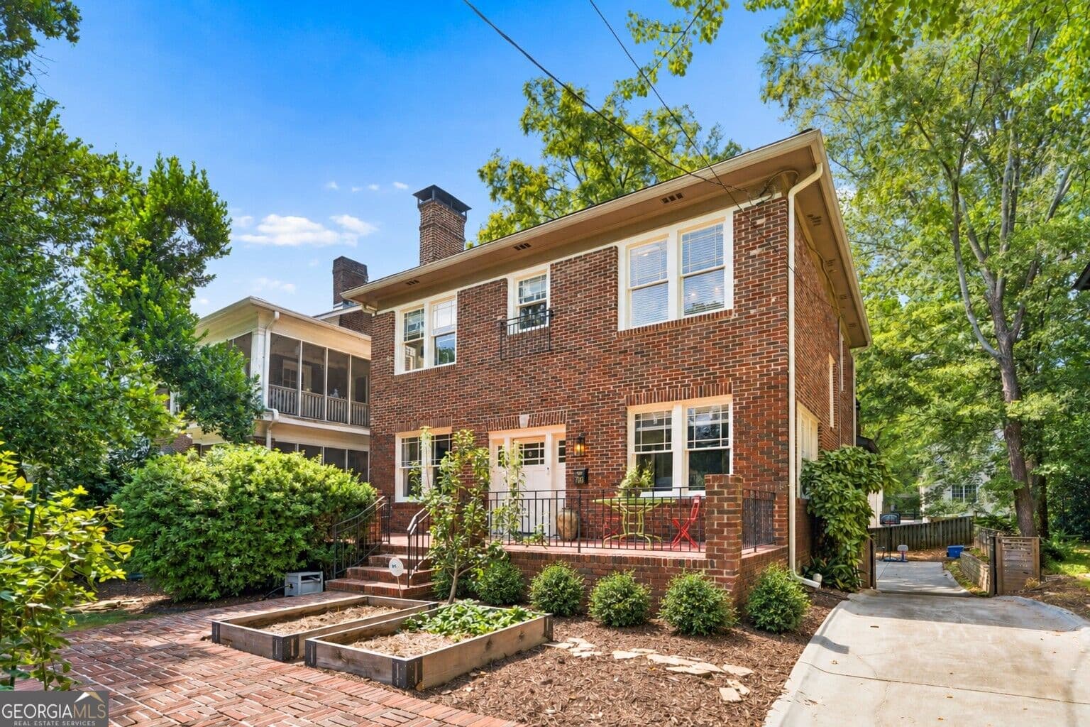 3 bedroom, 2.5 bathroom, 2,462 sq ft single family residence for sale at 700 Penn Avenue, Atlanta, GA 30308 — photo 2