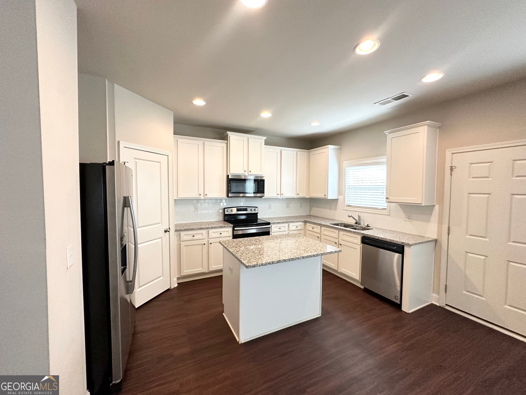 3 bedroom, 2.5 bathroom, 2,351 sq ft single family residence for sale at 26 Dublin Way, Dallas, GA 30132 — photo 5