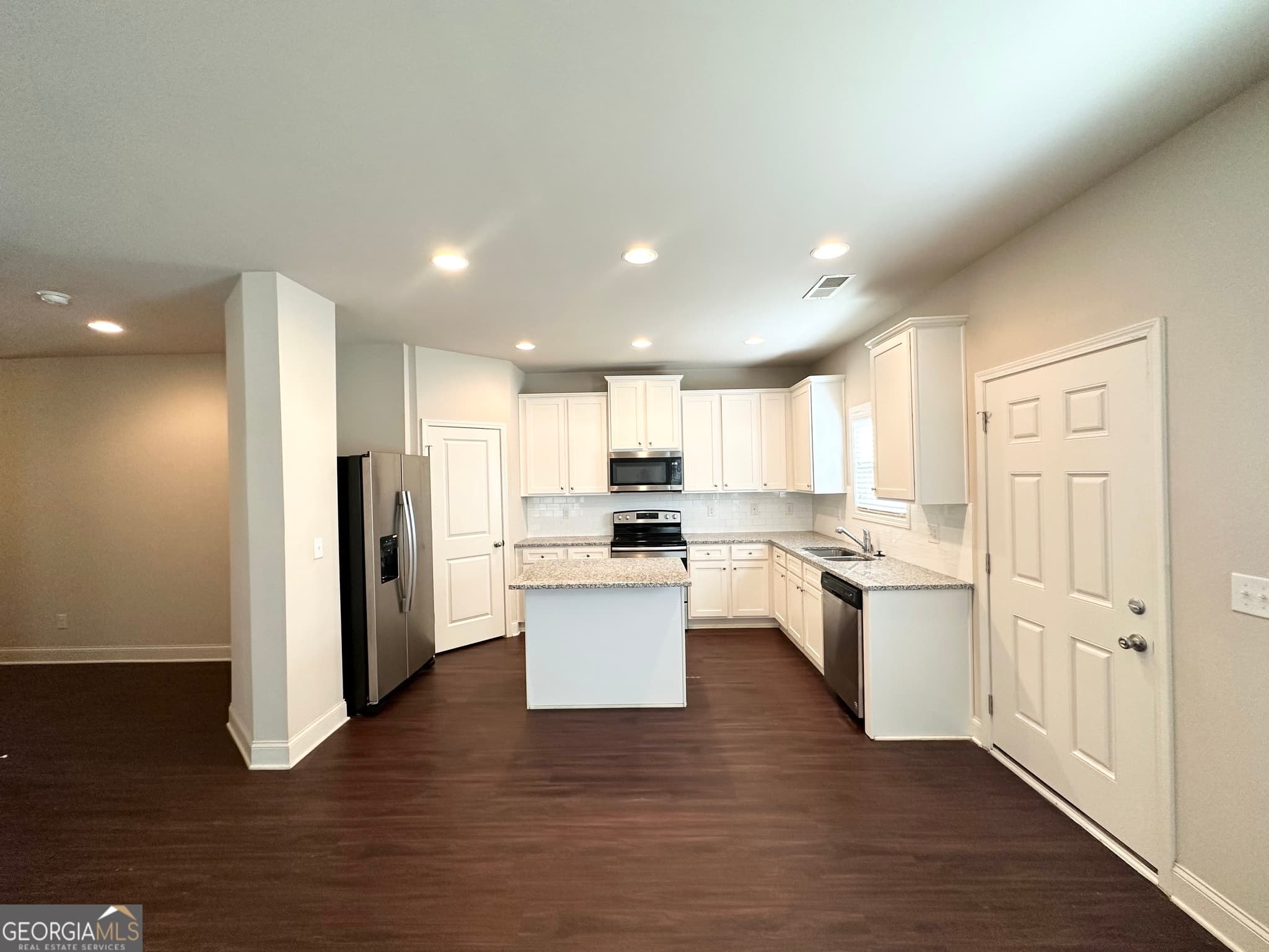 3 bedroom, 2.5 bathroom, 2,351 sq ft single family residence for sale at 26 Dublin Way, Dallas, GA 30132 — photo 4