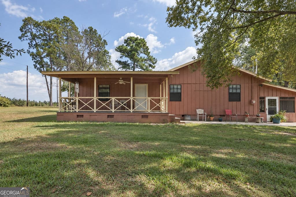 4 bedroom, 3 bathroom, 1,808 sq ft single family residence under contract at 2618 GA Hwy 86, Adrian, GA 31002