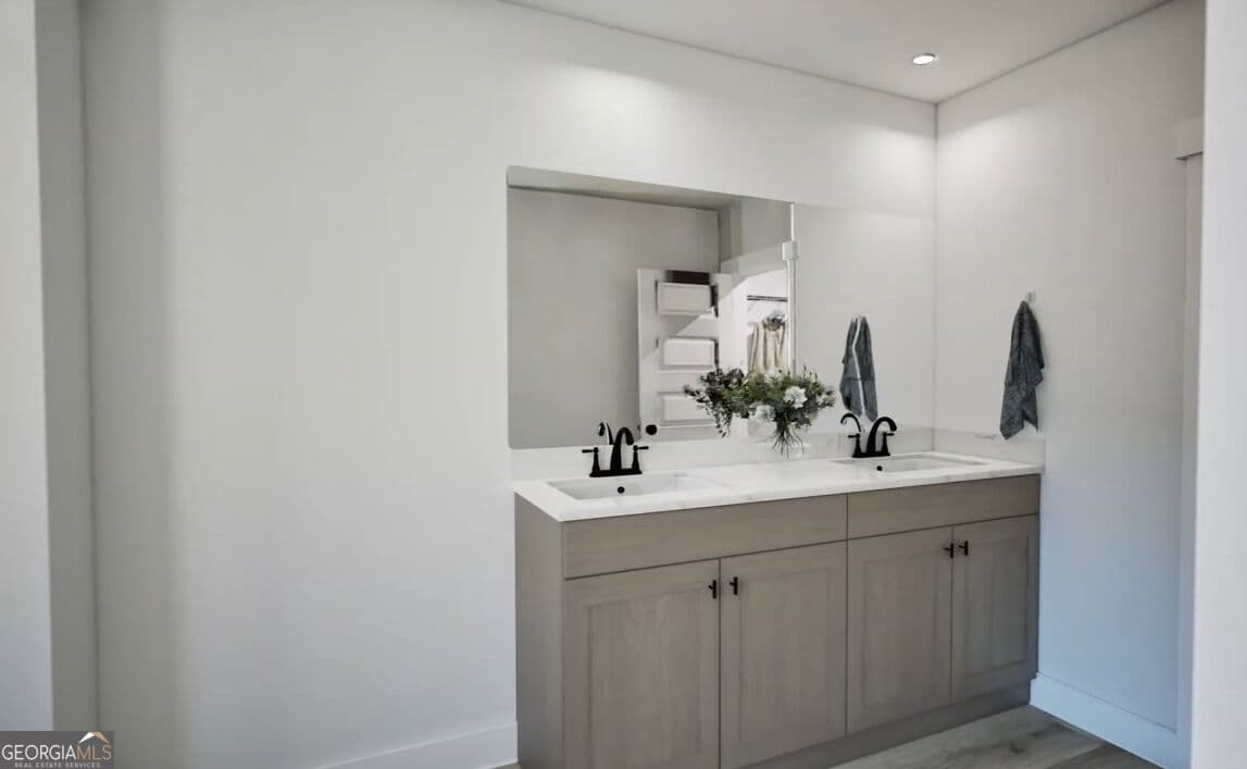 4 bedroom, 2.5 bathroom, 1,941 sq ft townhouse for sale at 2313 Santa Fe Street, Morrow, GA 30260 — photo 8